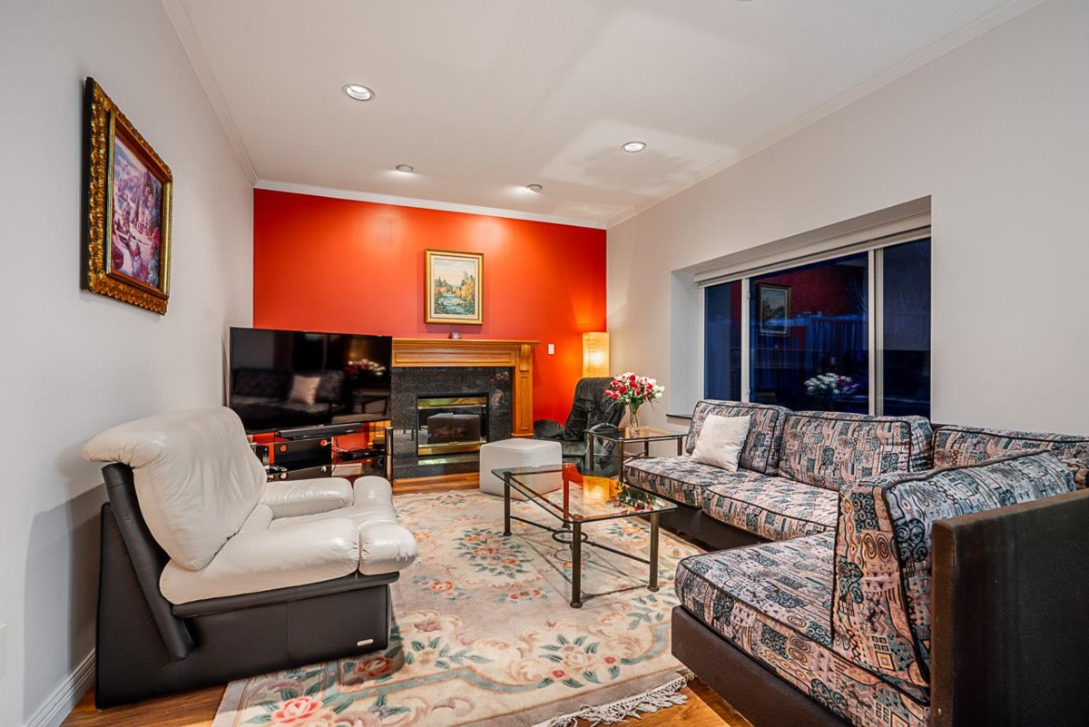 Breakfast Nook Photo of 2768 Southcrest Drive, Burnaby, BC