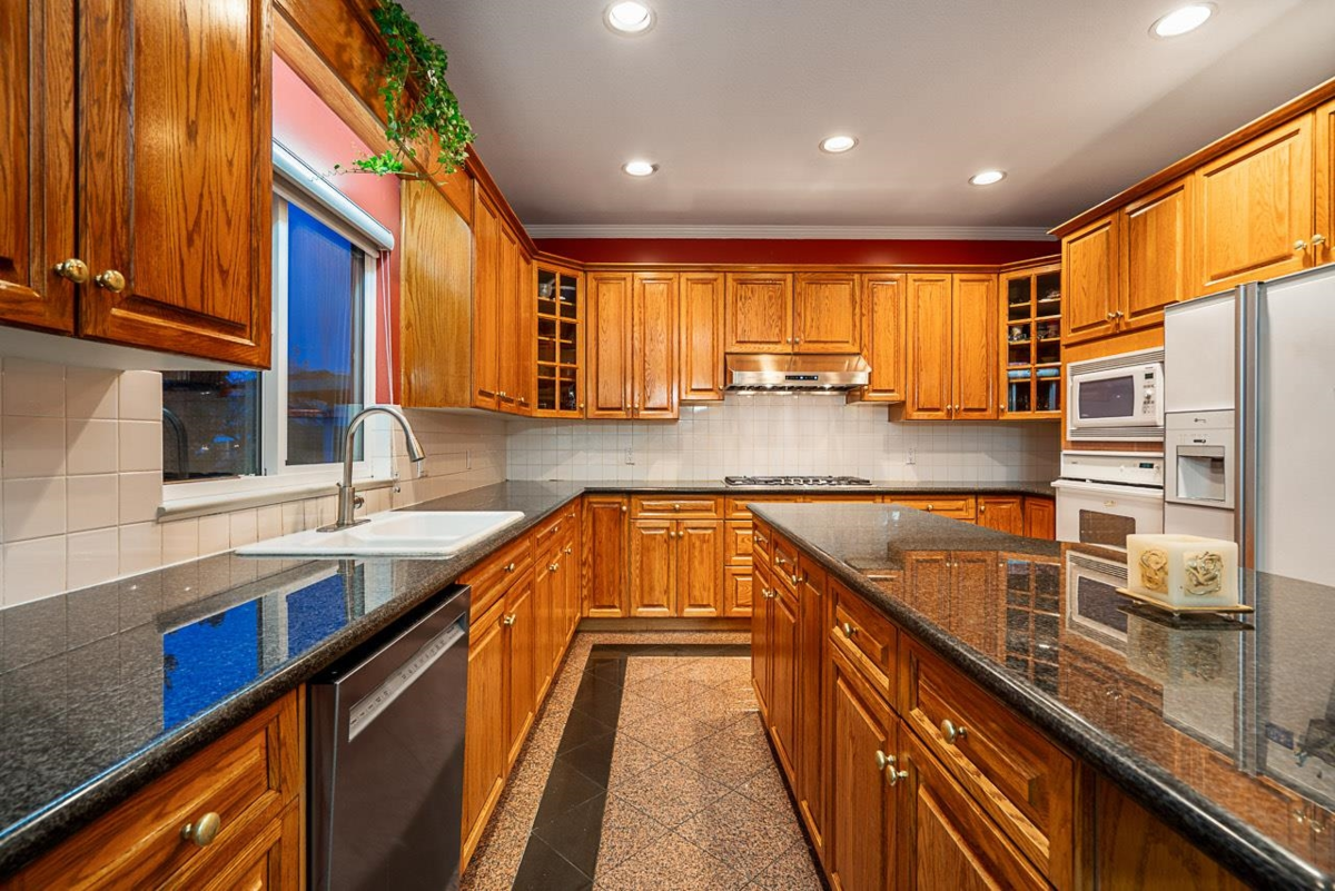 Kitchen Island Photo of 2768 Southcrest Drive, Burnaby, BC