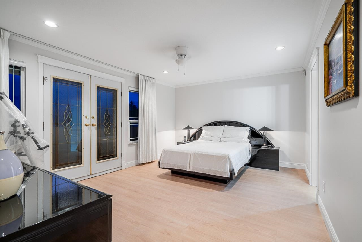 Primary Bathroom Photo of 2768 Southcrest Drive, Burnaby, BC