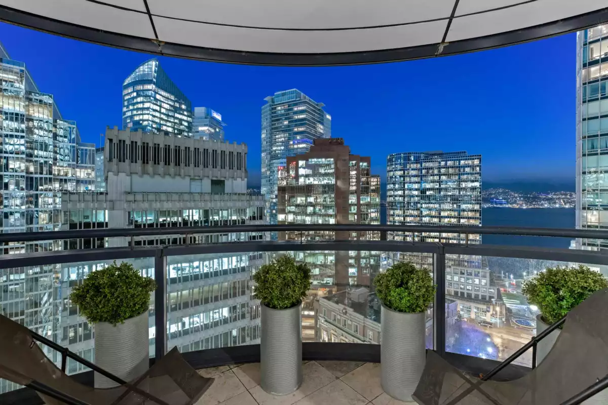 Kitchen Island Photo of 1807 838 W Hastings Street, Vancouver, BC