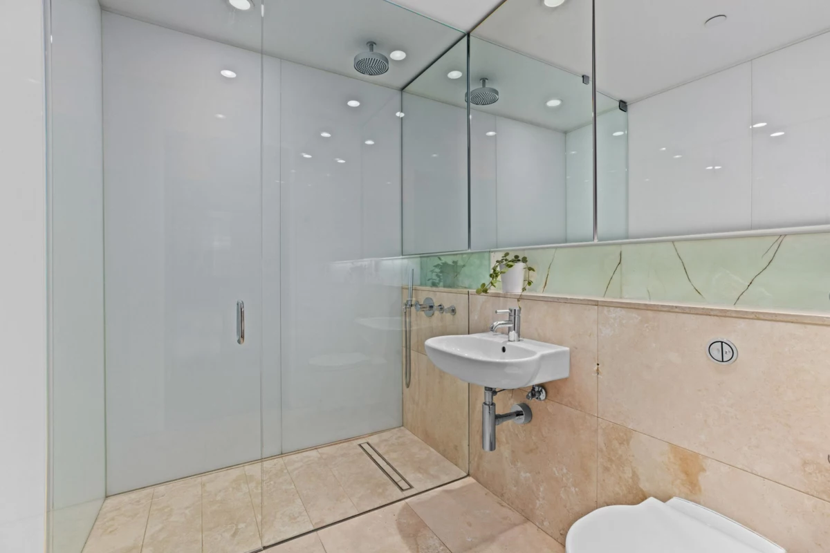 Laundry Room Photo of 1807 838 W Hastings Street, Vancouver, BC