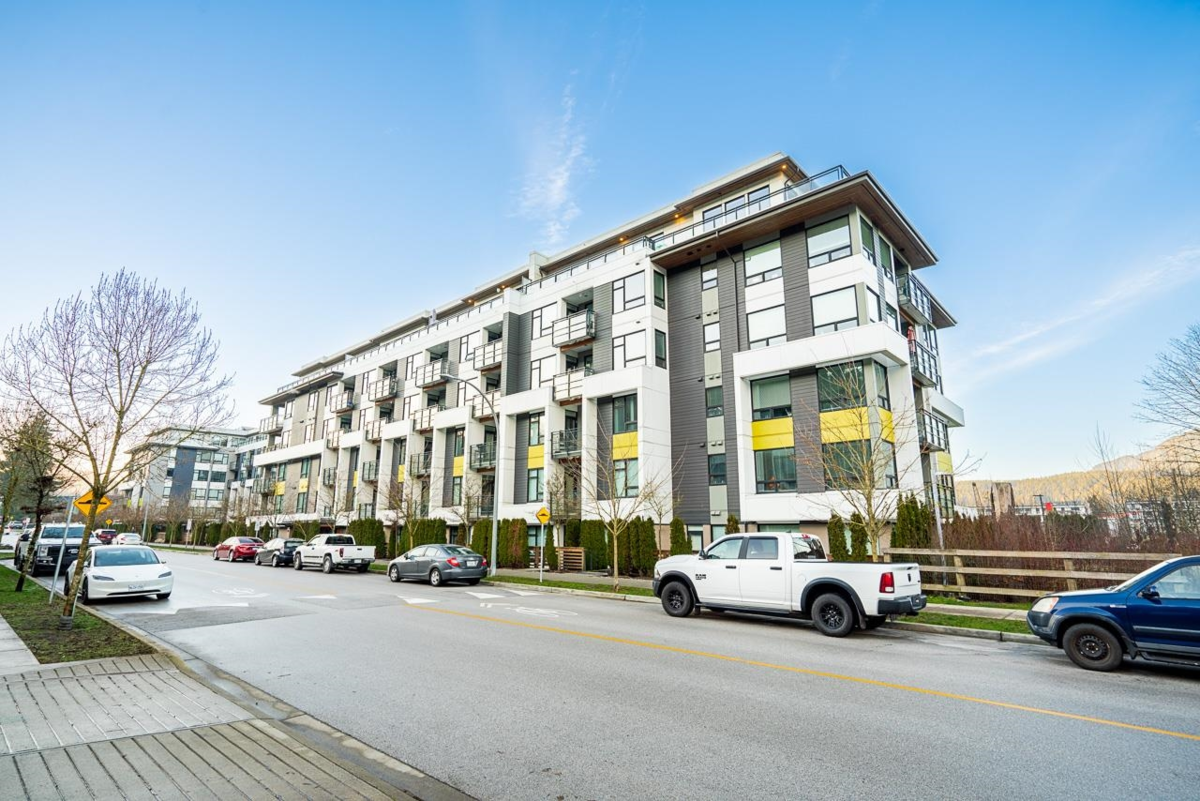 Swimming Pool Photo of 112 3038 St. George Street Street, Port Moody, BC