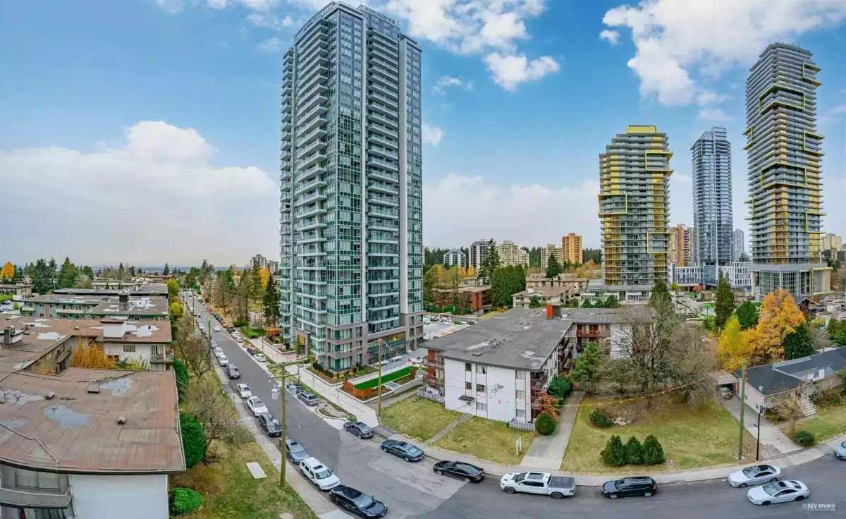 Entry Foyer Photo of 703 6398 Silver Avenue, Burnaby, BC