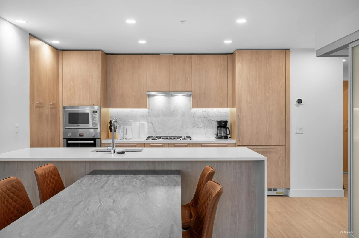 Walk-In Closet Photo of 703 6398 Silver Avenue, Burnaby, BC