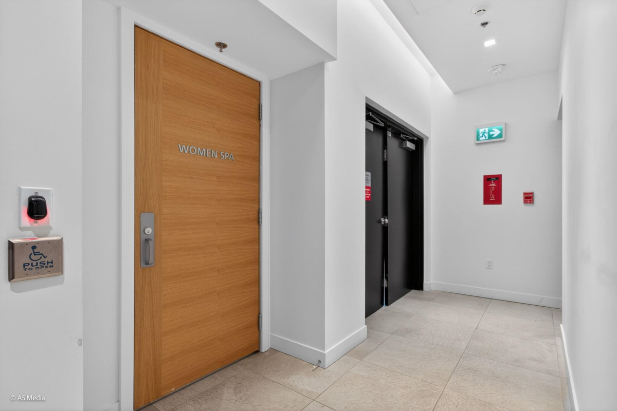 Backyard Photo of 2603 6511 Sussex Avenue, Burnaby, BC