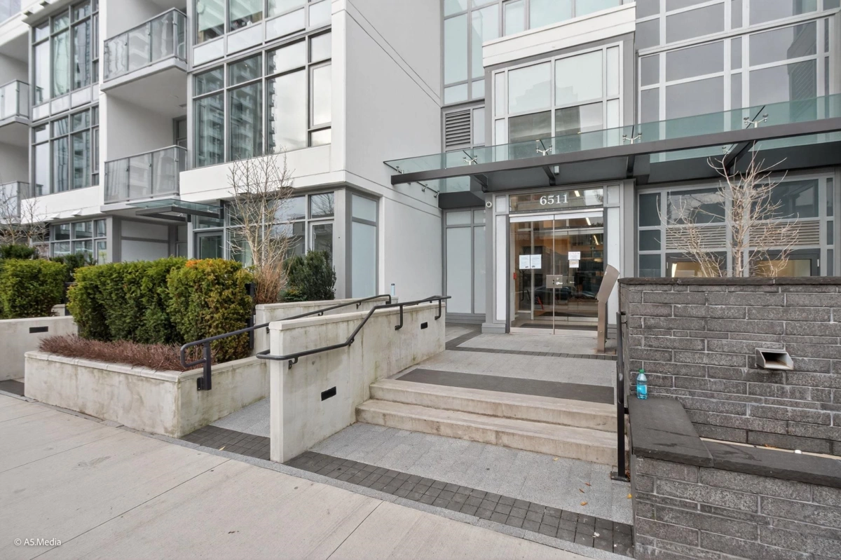 Family Room Photo of 2603 6511 Sussex Avenue, Burnaby, BC