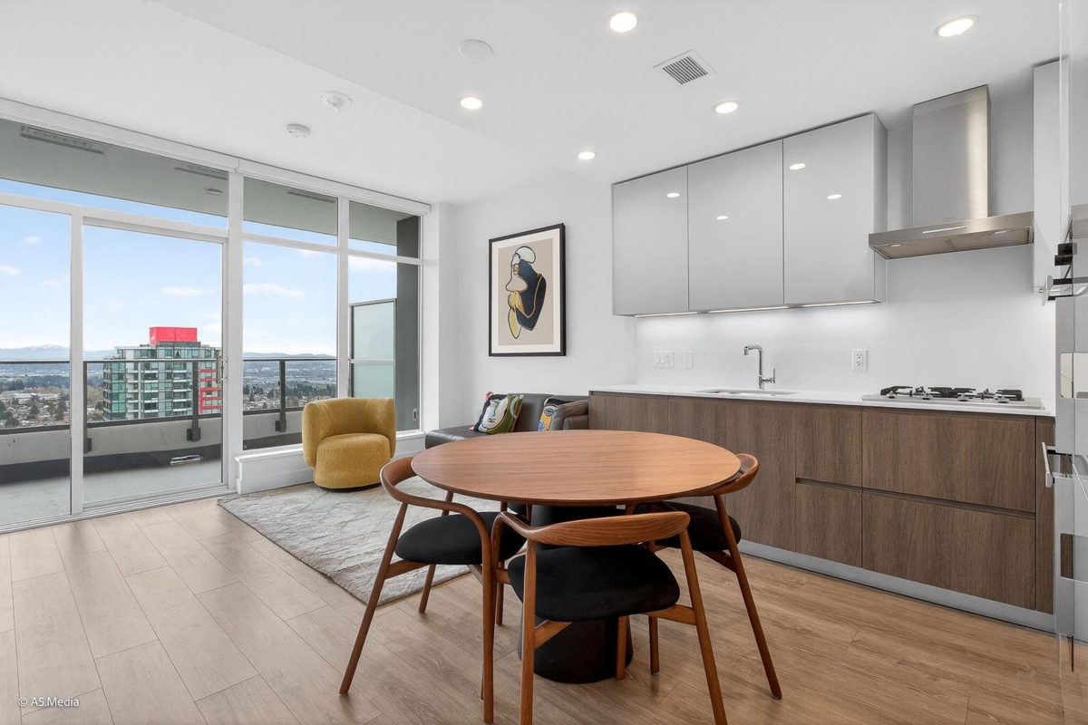 Kitchen Island Photo of 2603 6511 Sussex Avenue, Burnaby, BC