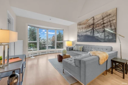 303 8660 Jones Road, Richmond, BC, Richmond — Apartment/Condo for sale