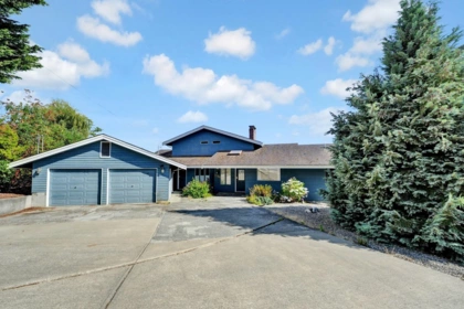5504 Derby Road, Sechelt, BC, Sechelt — Single Family Residence for sale