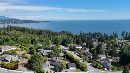 5504 Derby Road, Sechelt, BC, Sechelt — Single Family Residence for sale