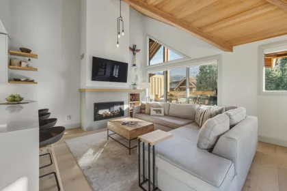 4813 Casabella Crescent, Whistler, BC, Whistler — Townhouse for sale