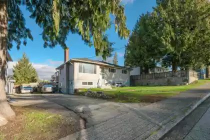 Living Room Photo of 11181 90 Avenue, Delta, BC