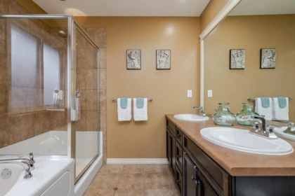 Mudroom Photo of 18759 66 Avenue, Surrey, BC