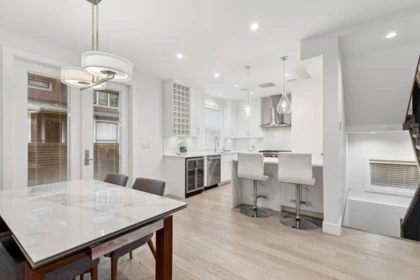 Kitchen Island Photo of 2008 Larson Road, North Vancouver, BC
