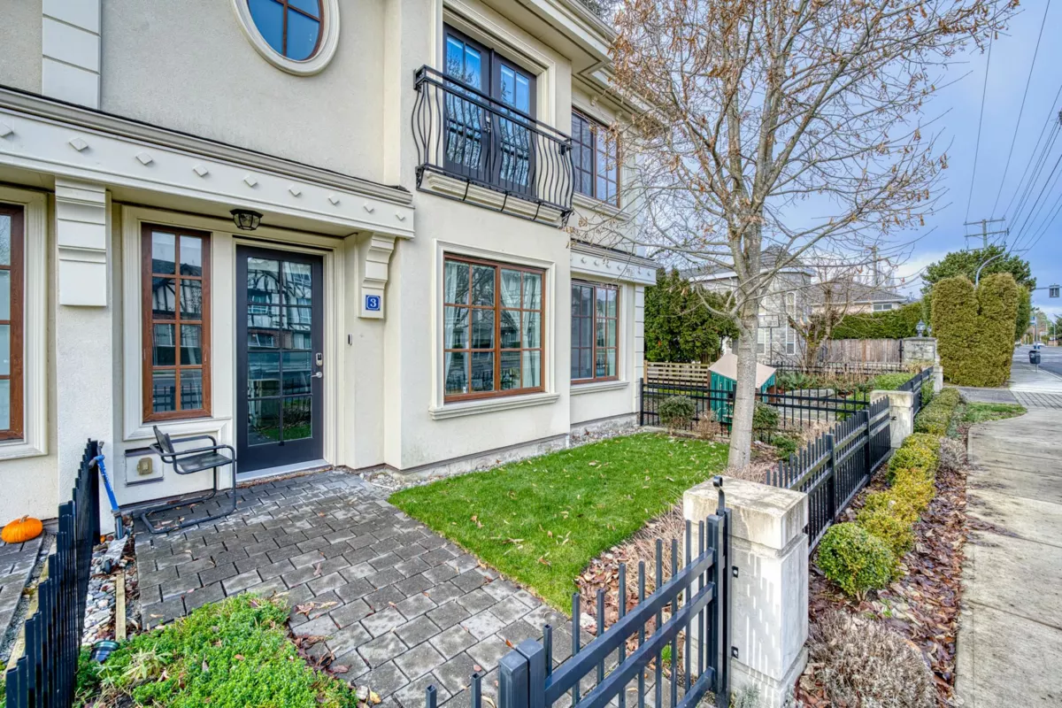Living Room Photo of 3 10495 No. 2 Road, Richmond, BC