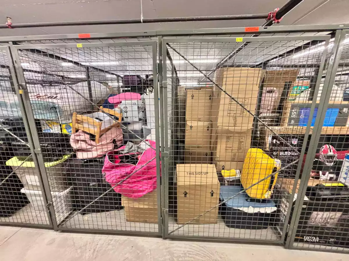 Guest Bathroom Photo of 2009 4688 Kingsway, Burnaby, BC