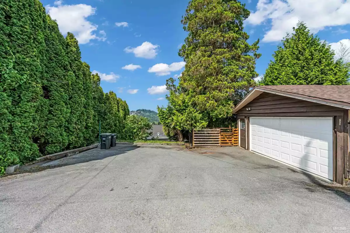 Hallway Photo of 7238 Braeside Drive, Burnaby, BC