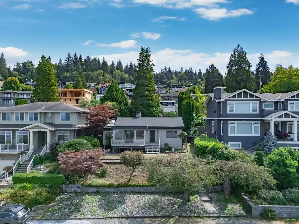 Living Room Photo of 7238 Braeside Drive, Burnaby, BC