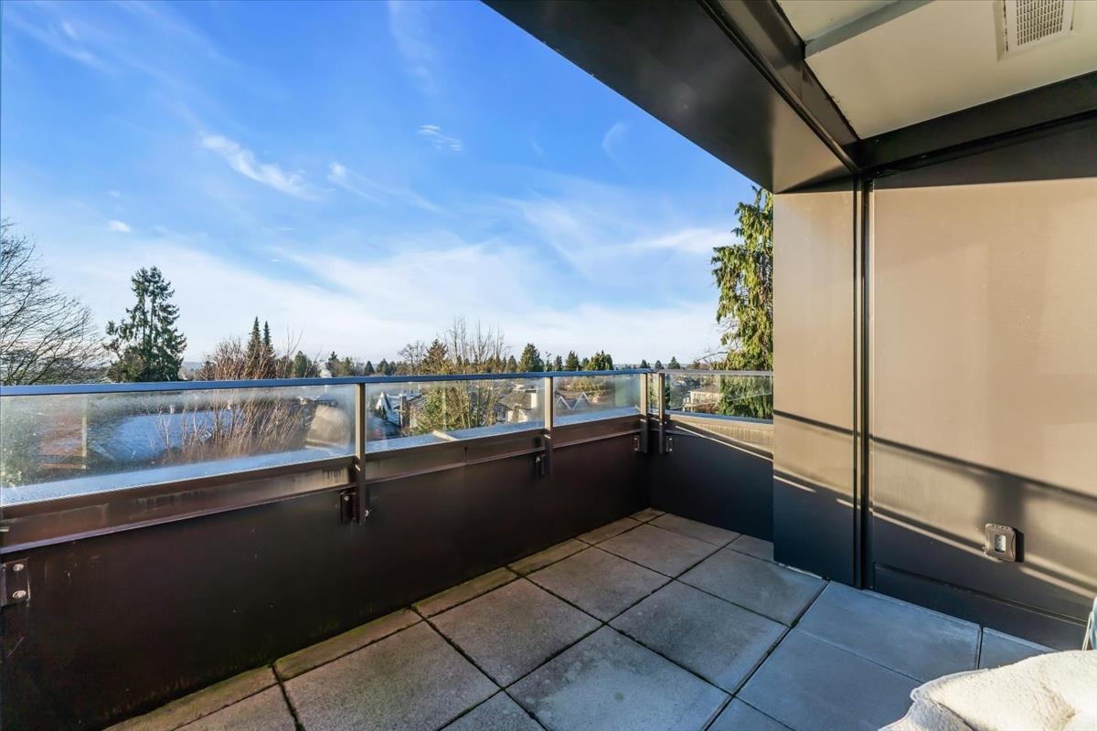 Kitchen Island Photo of 607 1571 W 57th Avenue, Vancouver, BC