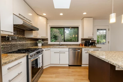 Breakfast Nook Photo of 2988 Fleet Street, Coquitlam, BC