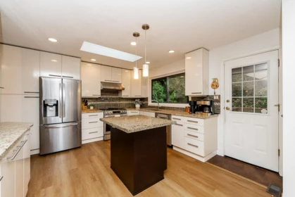 Kitchen Island Photo of 2988 Fleet Street, Coquitlam, BC