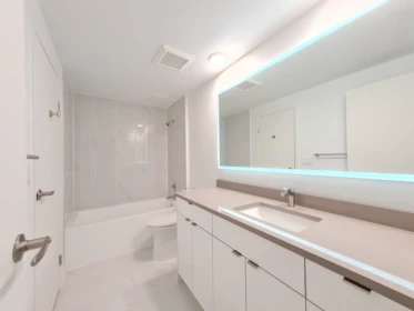 Primary Bathroom Photo of 107 6560 Buswell Street, Richmond, BC