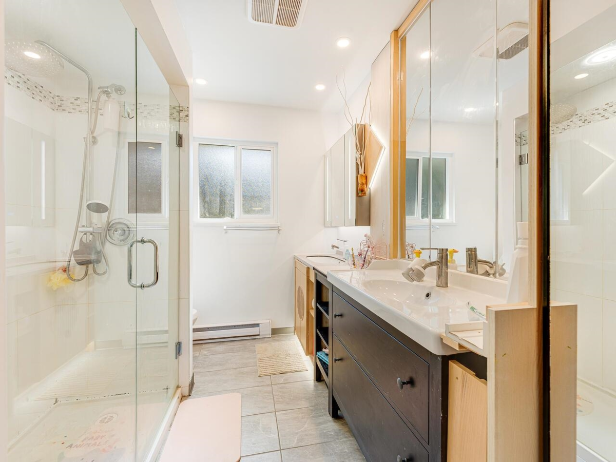 Mudroom Photo of 11320 No. 1 Road, Richmond, BC