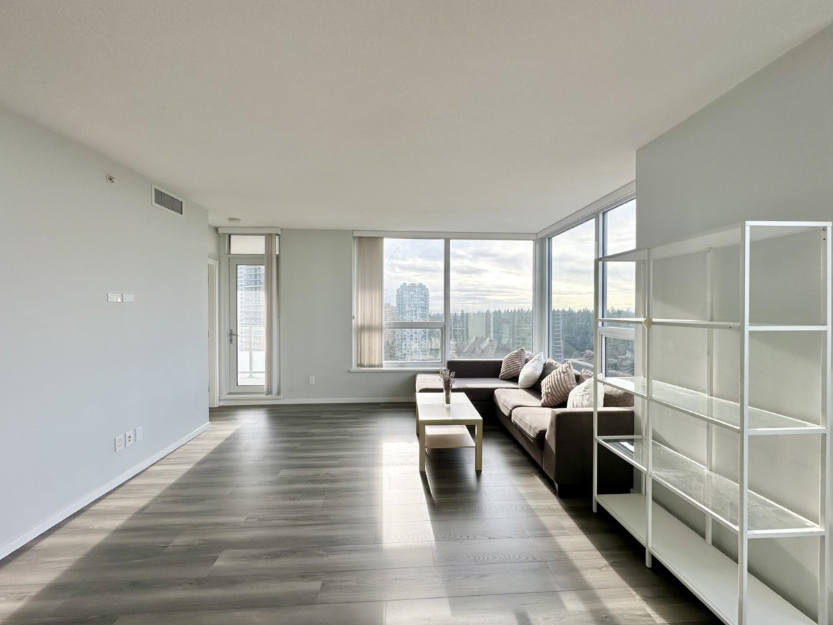 Kitchen Island Photo of 2606 5883 Barker Avenue, Burnaby, BC