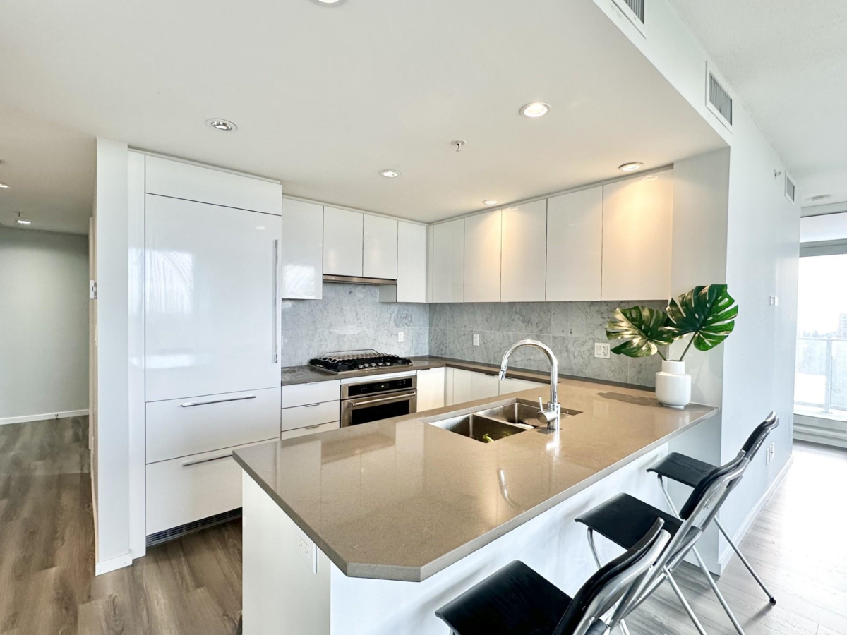 Living Room Photo of 2606 5883 Barker Avenue, Burnaby, BC