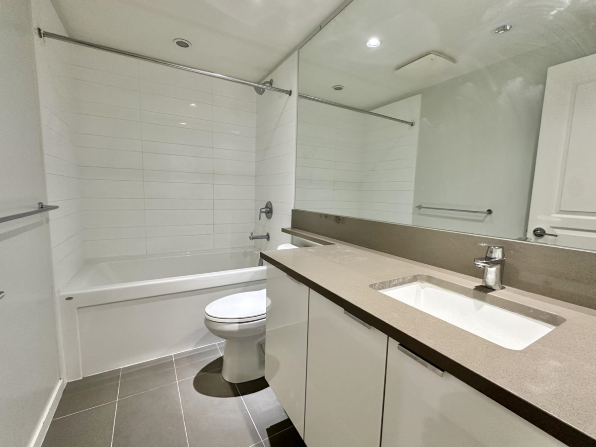 Primary Bathroom Photo of 2606 5883 Barker Avenue, Burnaby, BC