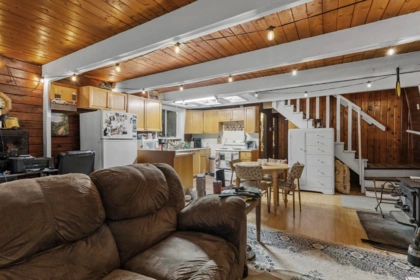 Kitchen Island Photo of 14157 Sylvester Road, Mission, BC
