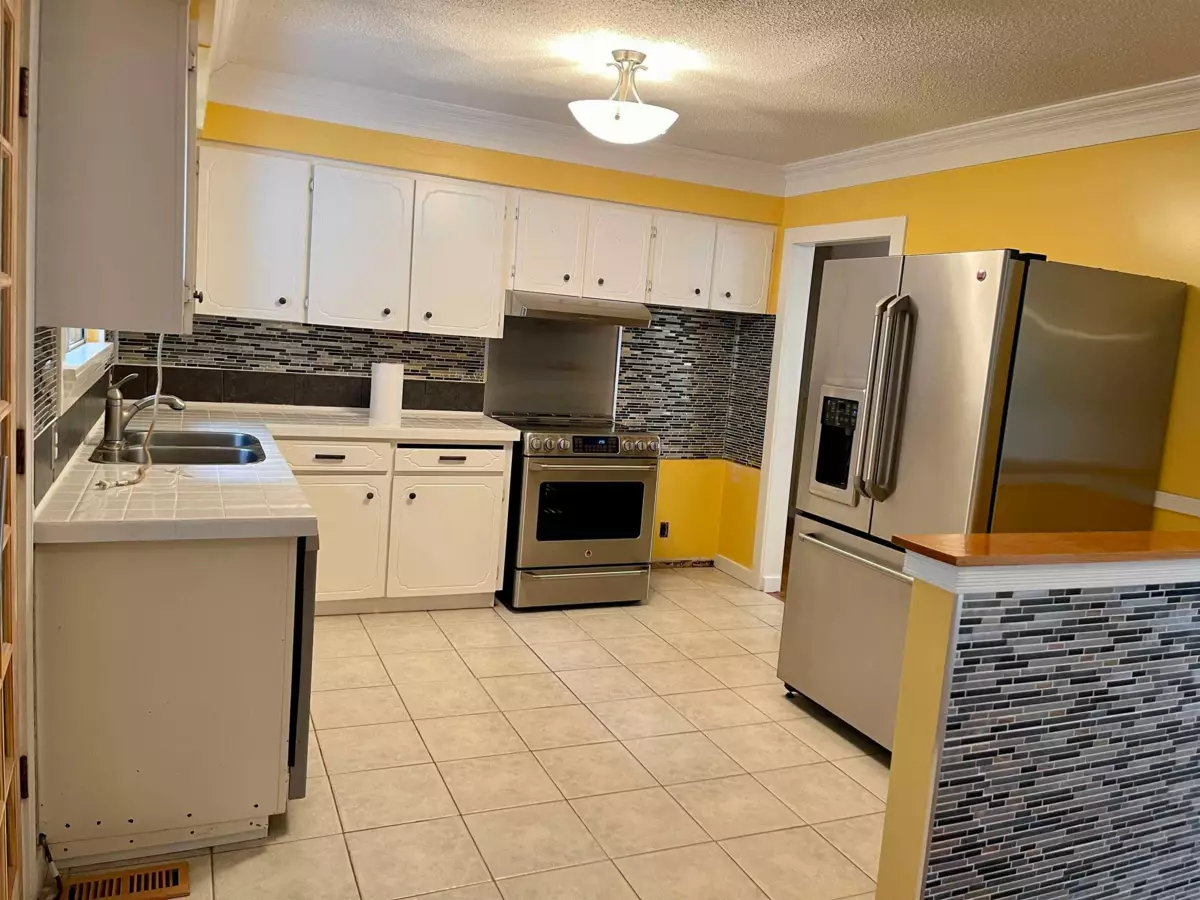 Family Room Photo of 1791 Langan Avenue, Port Coquitlam, BC