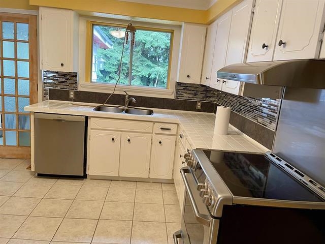 Living Room Photo of 1791 Langan Avenue, Port Coquitlam, BC