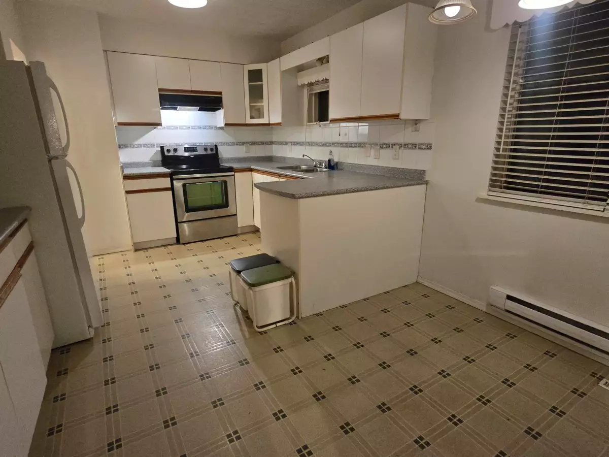 Breakfast Nook Photo of 123 E 64th Avenue, Vancouver, BC