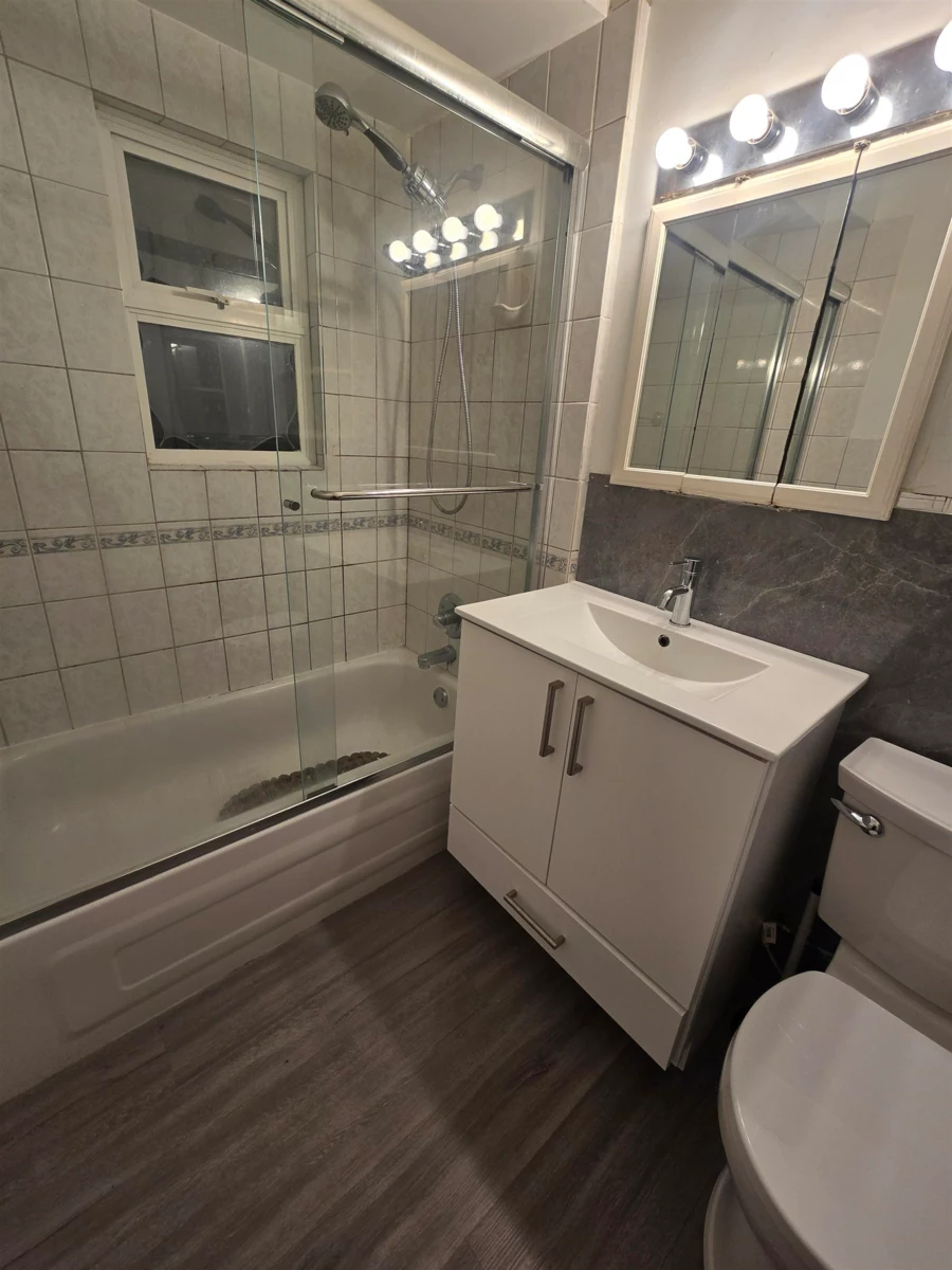 Guest Bathroom Photo of 123 E 64th Avenue, Vancouver, BC