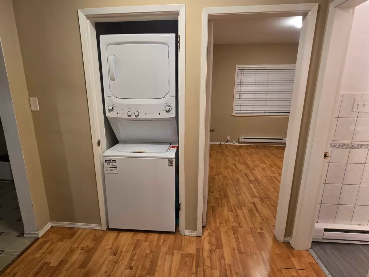 Primary Bathroom Photo of 123 E 64th Avenue, Vancouver, BC