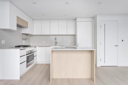 409 13573 98a Avenue, Surrey, BC, Whalley — 2 bed apartment/condo for sale