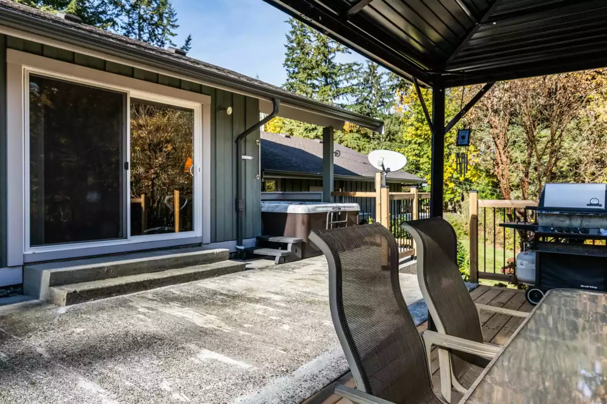 Entry Foyer Photo of 4658 Bruce Road, Chilliwack, BC