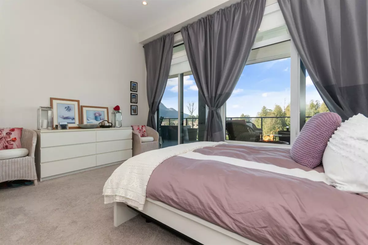 Entry Foyer Photo of 604 45745 Watson Road, Chilliwack, BC