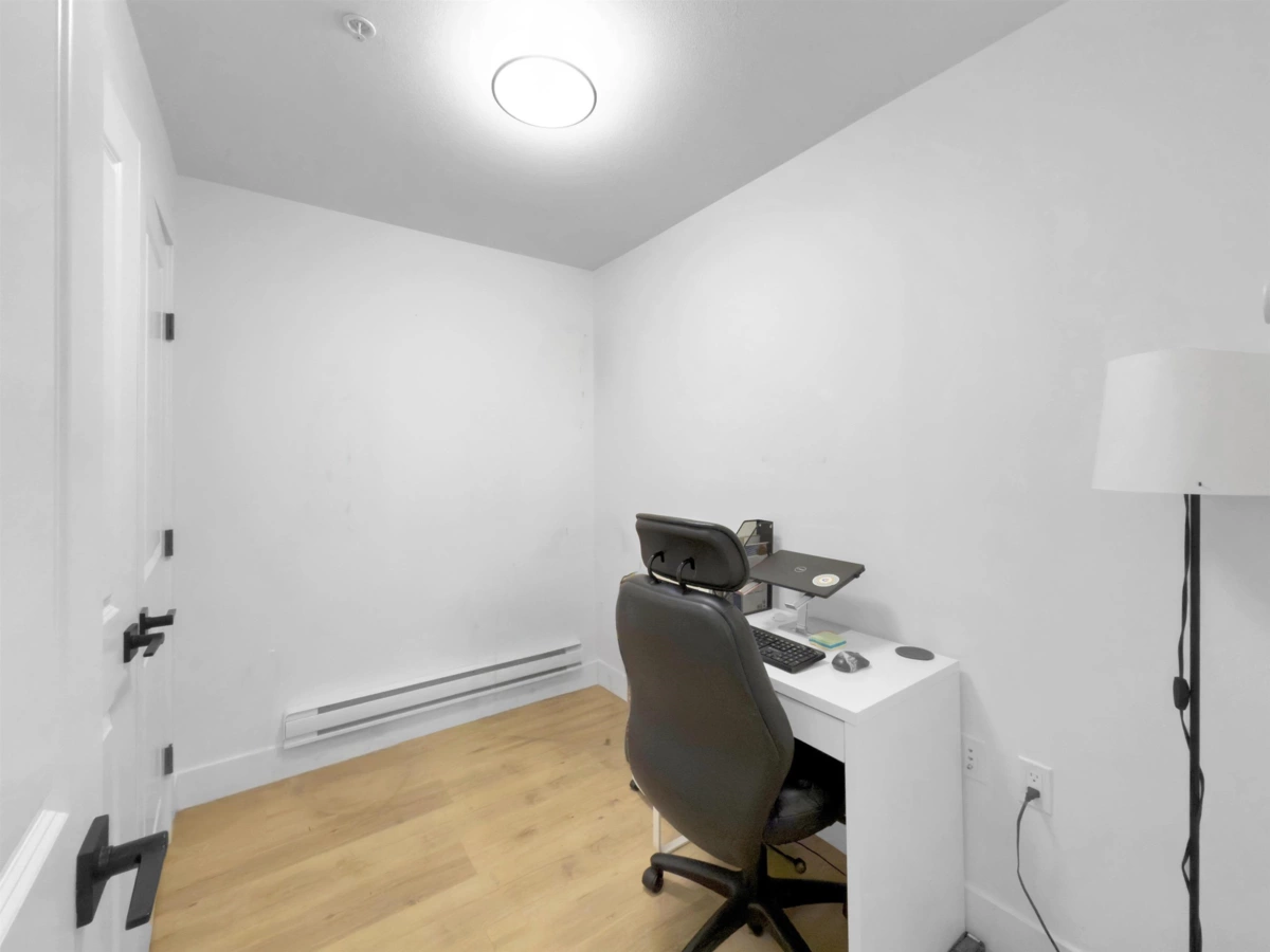 Primary Bathroom Photo of 209 19935 75a Avenue, Langley, BC