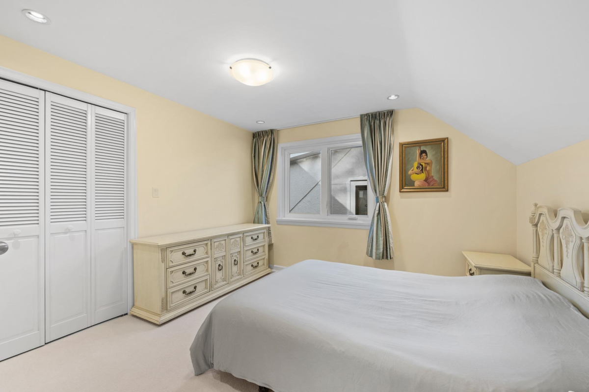 Entry Foyer Photo of 4069 W 14th Avenue, Vancouver, BC