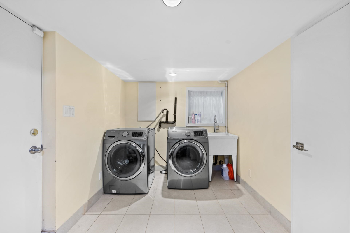 Garden / Landscaping Photo of 4069 W 14th Avenue, Vancouver, BC