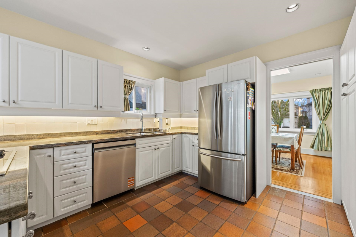 Kitchen Island Photo of 4069 W 14th Avenue, Vancouver, BC