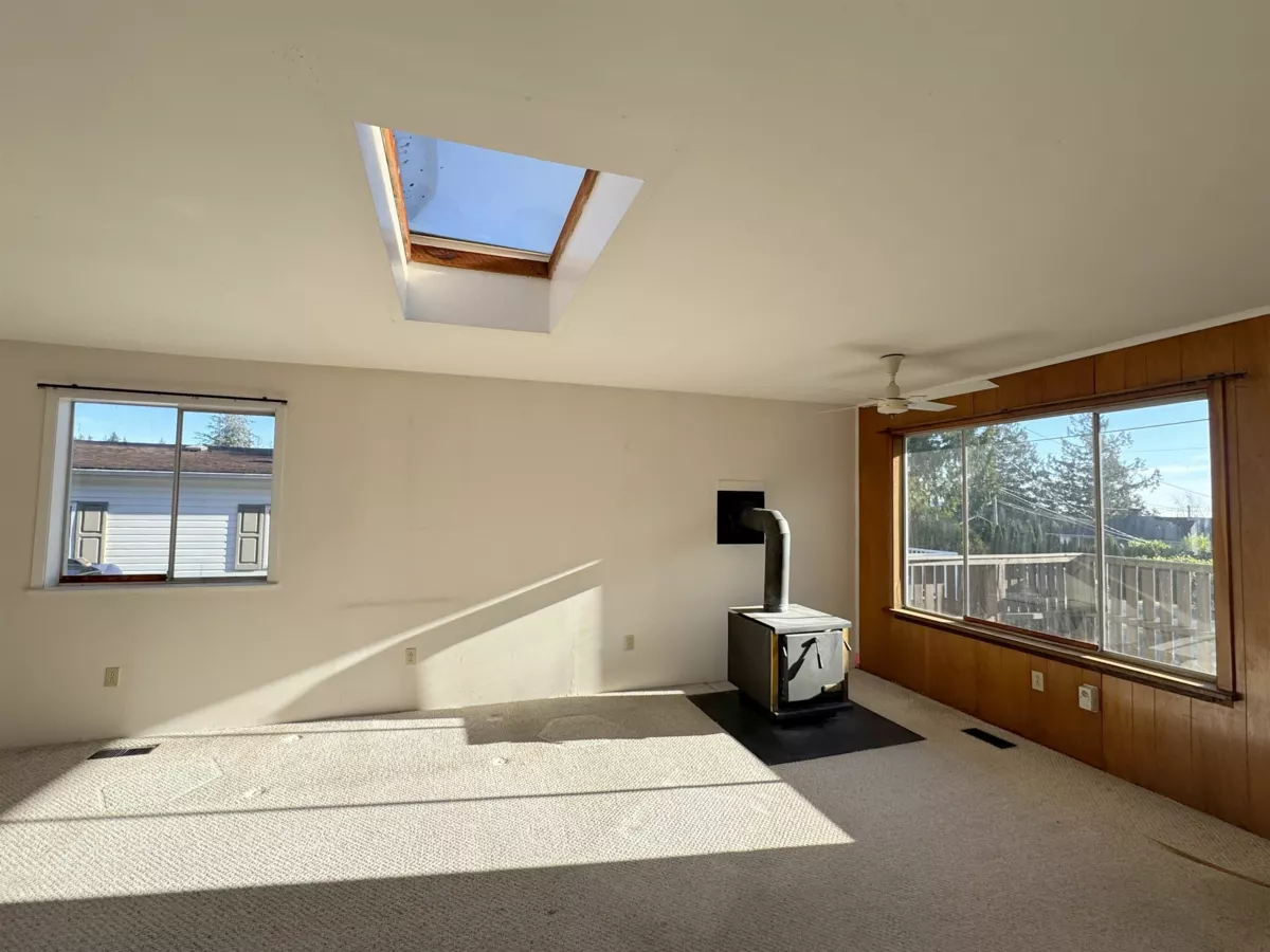 Kitchen Island Photo of 764 Hillcrest Road, Gibsons, BC