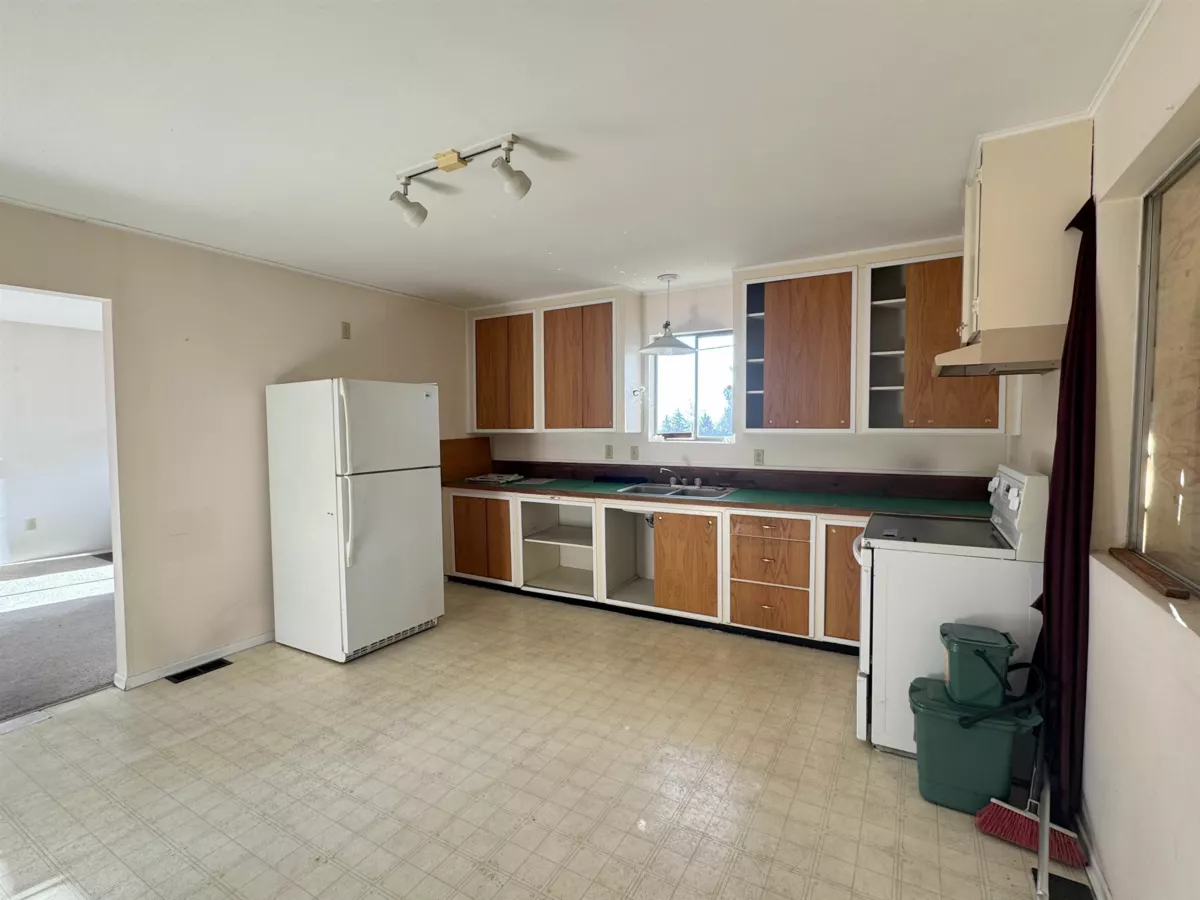 Primary Bathroom Photo of 764 Hillcrest Road, Gibsons, BC