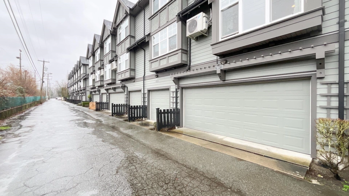 Front Yard Photo of 5611 Willow Street, Vancouver, BC