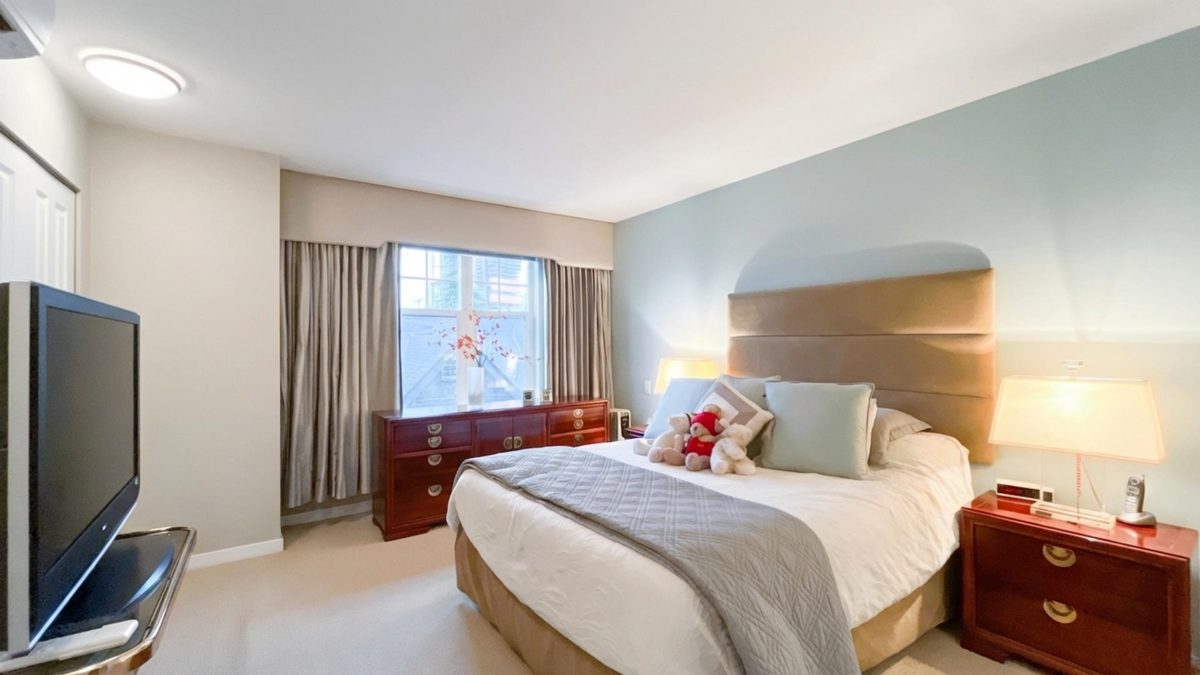 Walk-In Closet Photo of 5611 Willow Street, Vancouver, BC