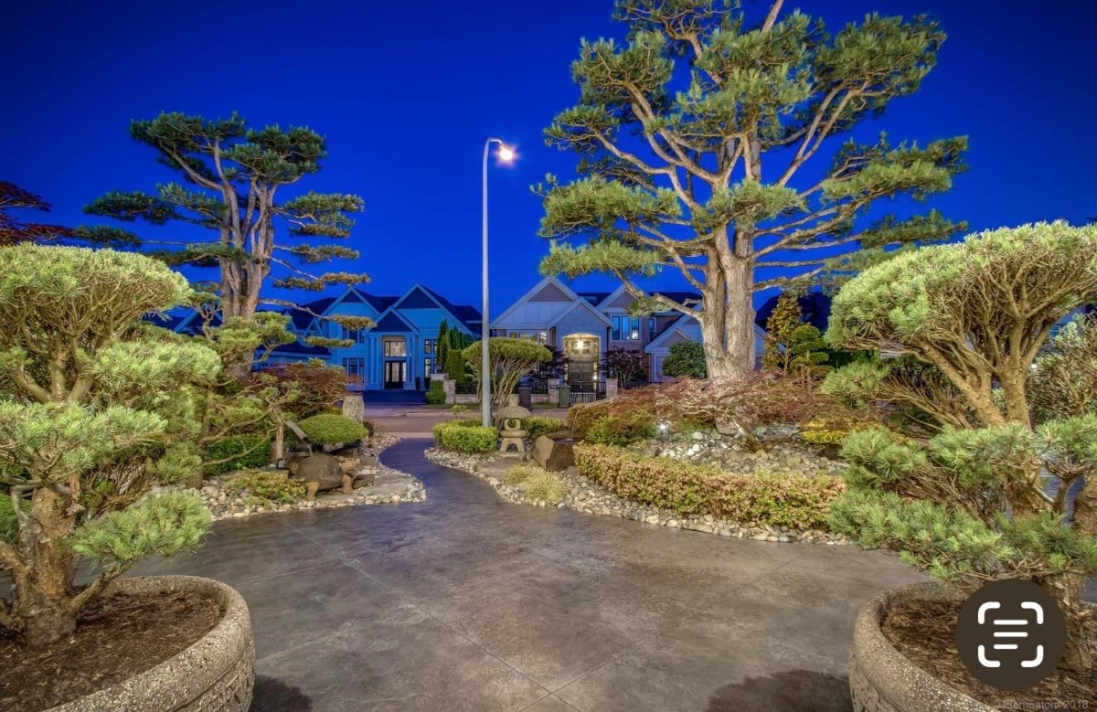 Living Room Photo of 7531 Sunnybank Avenue, Richmond, BC