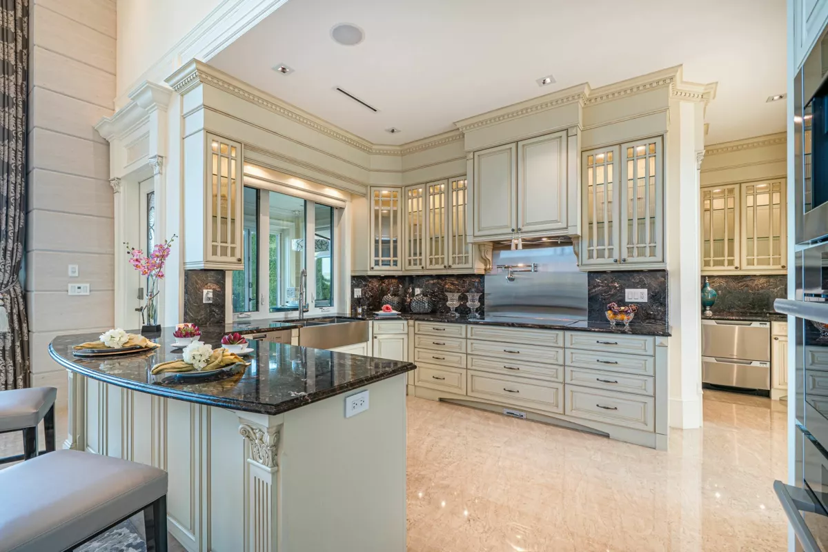 Walk-In Closet Photo of 7531 Sunnybank Avenue, Richmond, BC