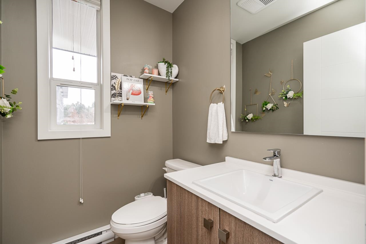 Breakfast Nook Photo of 8 1938 North Parallel Road, Abbotsford, BC